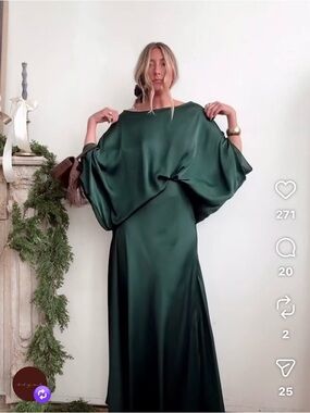 Satin drop sleeve blouse. XS. NWT.